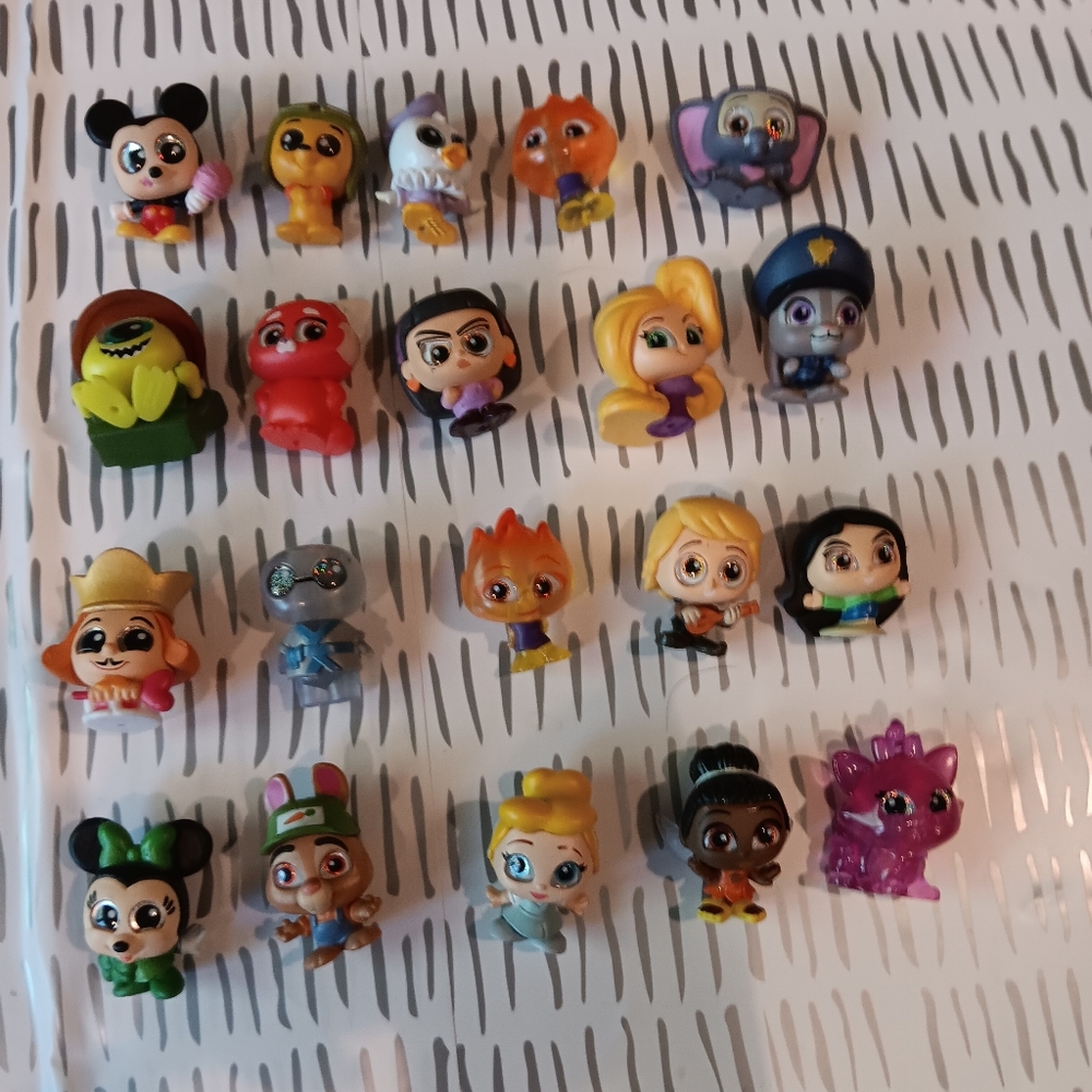 Disney Doorables LOT of 20 With Bonus Figure